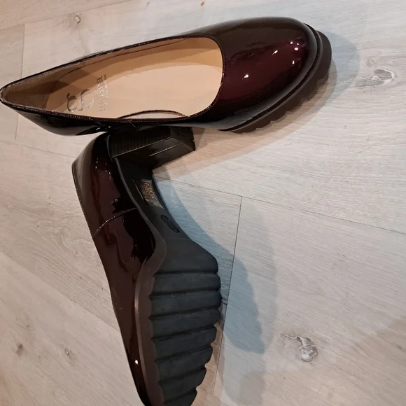 Red Glossy Flats with Rounded Toe - Picture 5 of 6